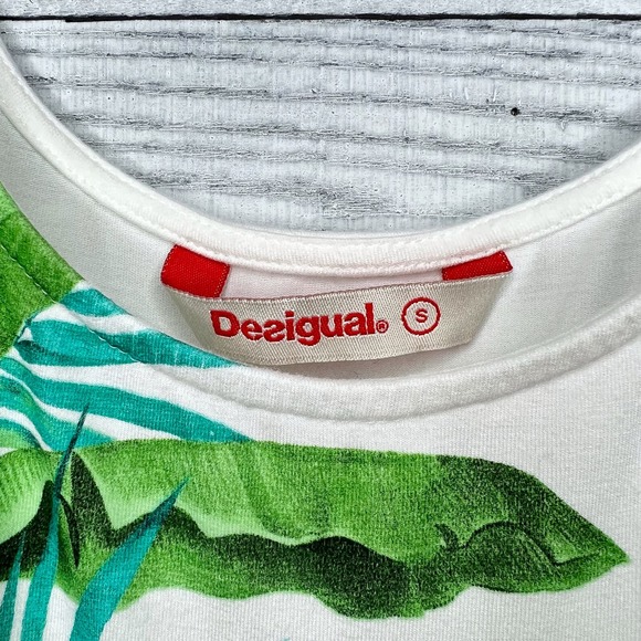 Desigual Tropical Sleeveless Top with Asymmetrical Hem - Picture 4 of 5